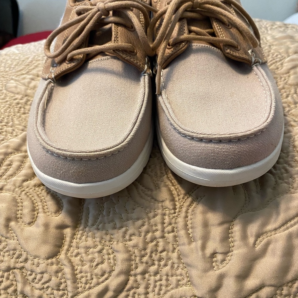 Skechers Women’s Tan Boat Shoes Size 10
Worn One Time…Still Basically New - Picture 4 of 6